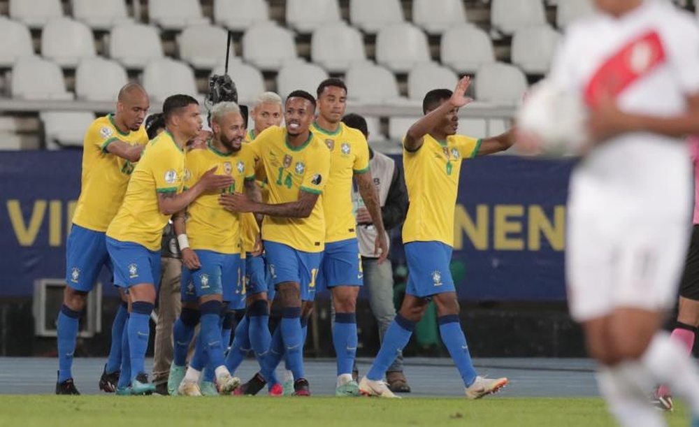 Neymar fue la gran estrella en la victoria de Brasil sobre Perú. EFE