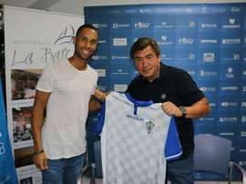 Alcibiade, jugador del Marbella, durante su presentación con el club andaluz. MarbellaFC