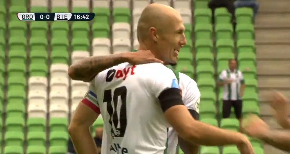 Robben volvió a marcar con el Groningen 18 años después. Captura/NSFootball1
