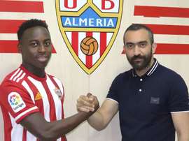 El fichaje que el Almería le 'robó' al United podría salir cedido. Twitter/U_D_Almeria
