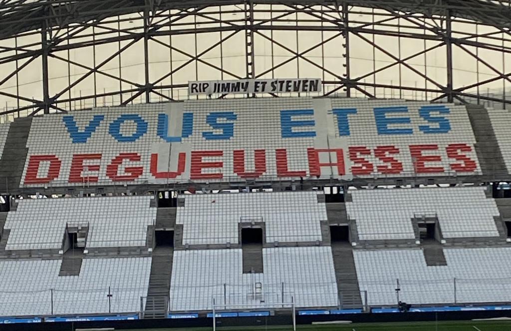 Vous Etes Degueulasses La Banderole Des Supporters De L Om Au Velodrome