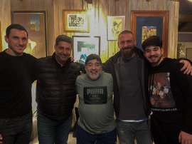 Maradona alucinó con la visita de De Rossi. BocaJuniors
