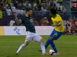 Militao le propinó una dura entrada a Messi. Captura