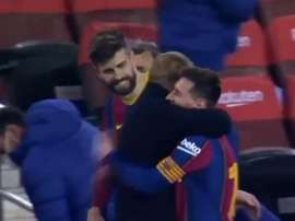 Nadie lo imaginaba hace meses: ¡un Messi feliz abrazándose con Koeman! Twitter/FCBarcelona_es