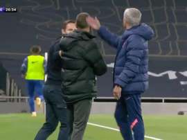Mou y Lampard olvidaron por un momento su amistad. Captura/SkySports