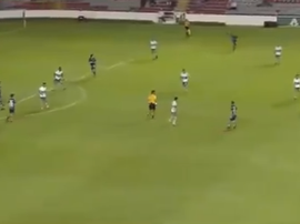 Golazo desde unos 35 metros. Captura