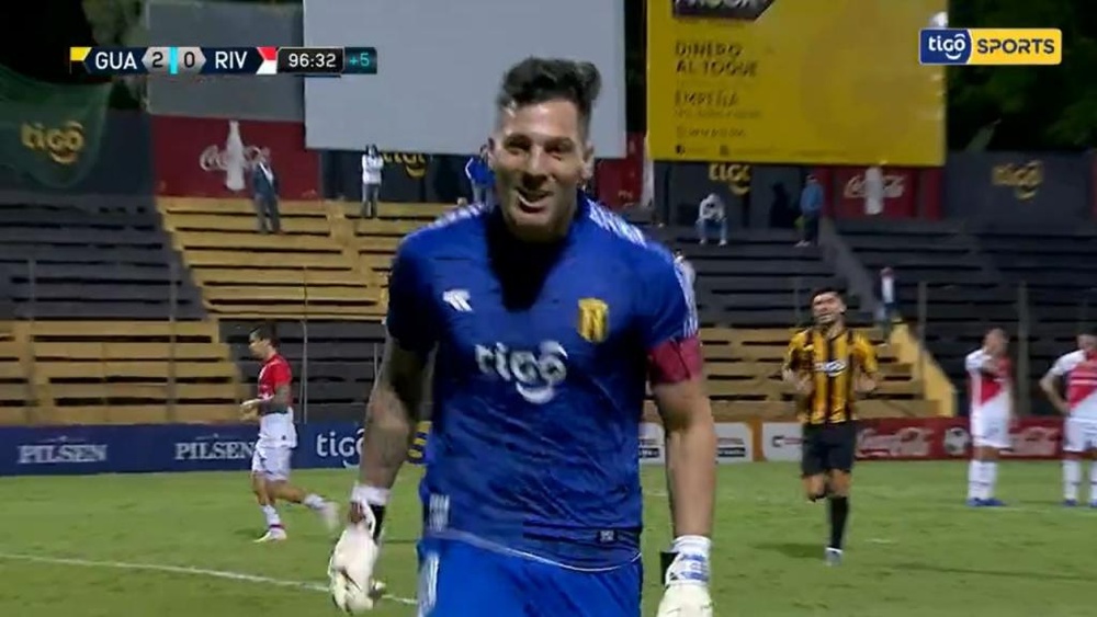 El portero 'lanzapenaltis'. Captura/TigoSports