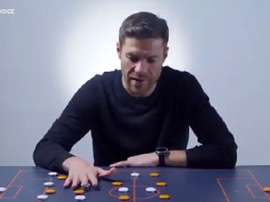 Aprender como Xabi Alonso. Captura/TheCoachesVoice