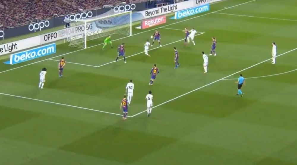 Lenglet marcó en su propia portería sin querer. Captura/MovistarLaLiga