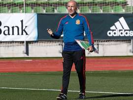 España se juega el liderato ante Camerún. Twitter/SeFútbol