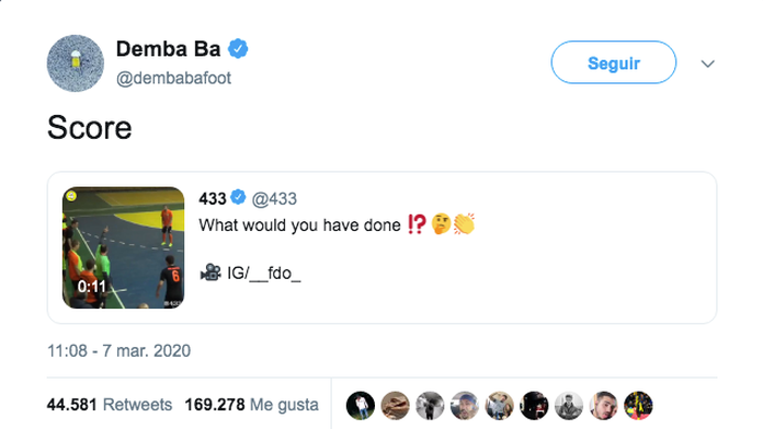 Demba Ba Se Mofo Del Resbalon De Gerrard Que Costo La Premier Al Liverpool Besoccer