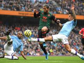 Douglas Luiz se mostró ante Guardiola. Twitter/AVFCOfficial