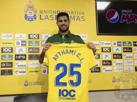 Ya ha sido presentado con su nuevo equipo. Twitter/UDLasPalmas