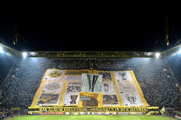 El Enesimo Tifo Espectacular De La Hinchada Del Borussia Dortmund