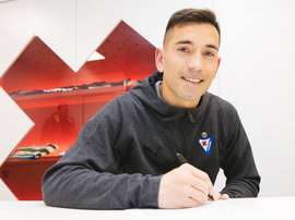Charles renovó una temporada más. SDEibar