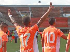 Cristian Arrieta (número 17), muy cerca de América de Cali. EnvigadoFC