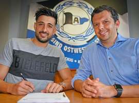 Álex Pérez estaba sin equipo tras acabar contrato con el Sporting. Twitter/arminia