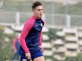 Jémez premió a Luzzi por su papel con la Selección Española Sub 16. RayoVallecano