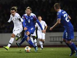 França bate Islândia por 1 a 0 e assegura liderança do grupo H. Twitter/@equipedefrance