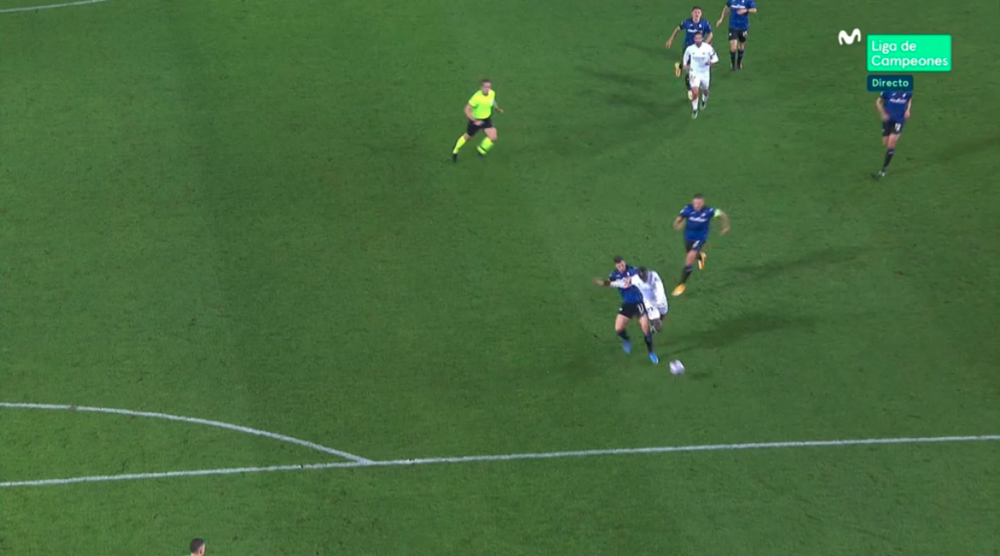 Freuler was controversially sent off for a foul on Mendy. Screenshot/MovistarLigadeCampeones