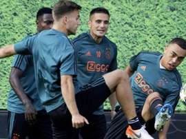 El Barça ha metido la directa por Dest (d). AFP/Archivo