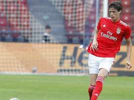 Conti pasó los exámenes médicos con Atlas. Twitter/SLBenfica