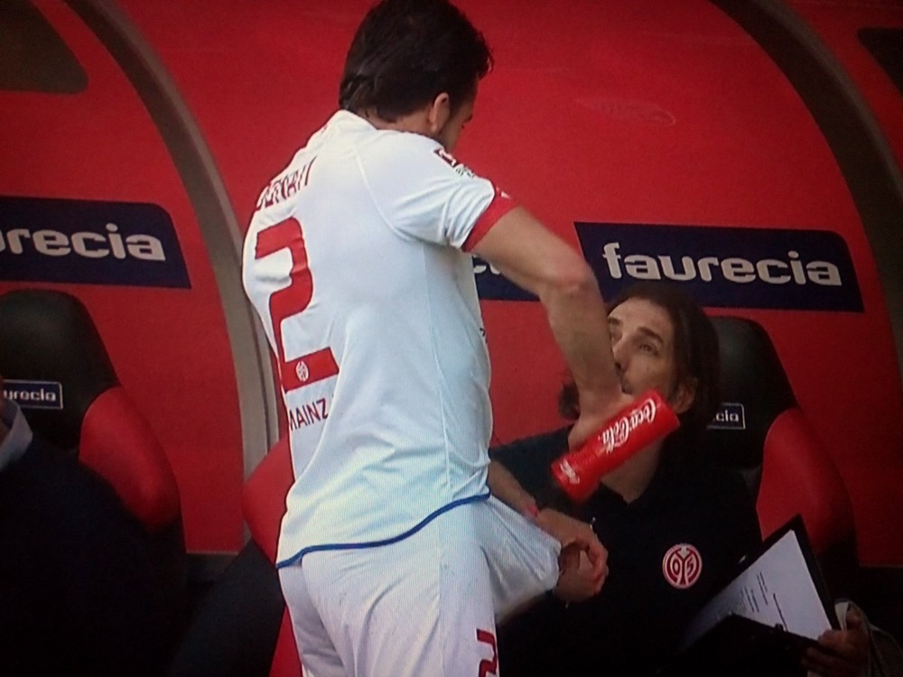 Curiosa imagen que nos ha dejado este fin de semana la Bundesliga. Captura