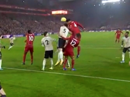Van Dijk marcó el 1-0 al United. Twitter/DAZN