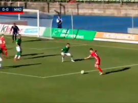 Golazo de Vincent Thill. Twitter/FootballCliches