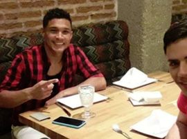 Imagen de redes sociales de Teo Gutiérrez y su amigo. Instagram