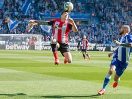 El Alavés se impuso en el añadido al Athletic. EFE