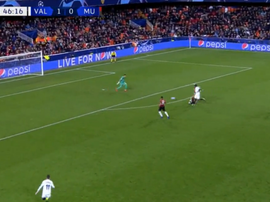Jones scored comical own goal for Manchester United. Captura/Canal