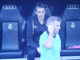 Lopetegui protestó por el gol anulado a De Jong. EFE