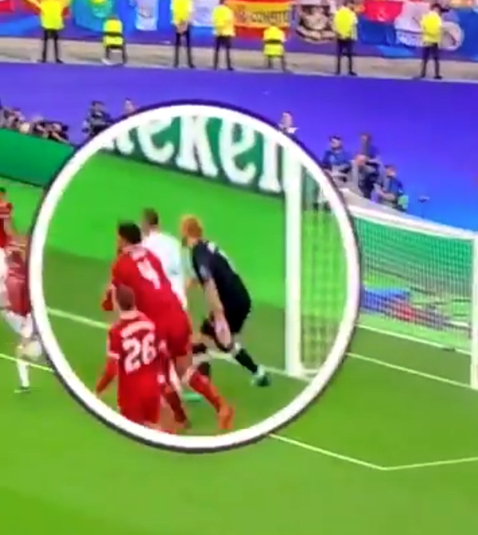 Ramos Arrollo A Karius Antes De Su Primer Error