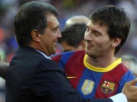 Laporta aseguró que la prioridad de Messi es seguir en el Camp Nou. EFE