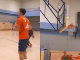 Lewandowski también le da al baloncesto. Captura