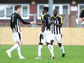 La Juve viste a rayas negras y blancas por el Notts County. NottsCountyFC