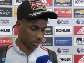 Giggs no comprendió por qué Rashford llegó a zona mixta con gorra. Captura/SkySports