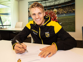 Ya ven a Odegaard como sucesor de De Jong. Vitesse