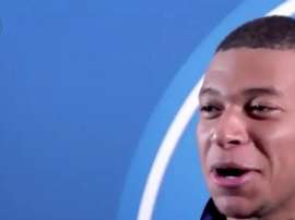 Mbappé, en un divertido reto. Captura/PSG