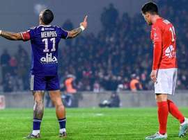 Depay agradece el harakiri del Nimes. OL/DamienLG