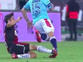 Abella se jugó ir a prisión con su entrada sobre Iturbe. Captura/FOXSports