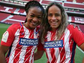 Mónica Hickmann se acerca al Tacón. AtletiFemenino