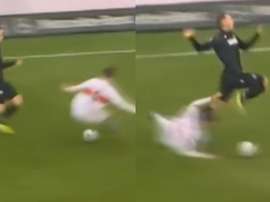 La entrada más bestia de la semana, saltó el balón y fue al tobillo. Capturas/Bundesliga