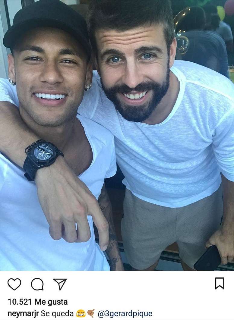 Neymar et Dani Alves se rendent à Barcelone aux côtés de Messi, Suarez, Piqué, Rakitic...photos