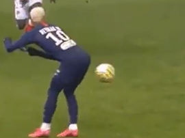 Golpe baixo de Neymar dá o que falar. Captura/Movistar