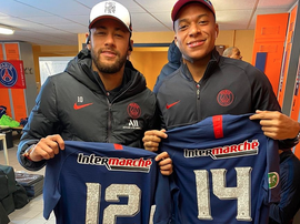 Homenaje de Ney y Mbappé. Twitter/KMbappe