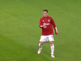 Tagliafico homenajeó a Maradona con el 'Live is life'. Captura/AFCAjax