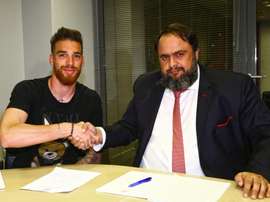 José Sá (i), en la agenda. OlympiacosFC