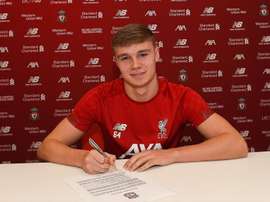 El Liverpool renueva a Glatzel. Twitter/LFC